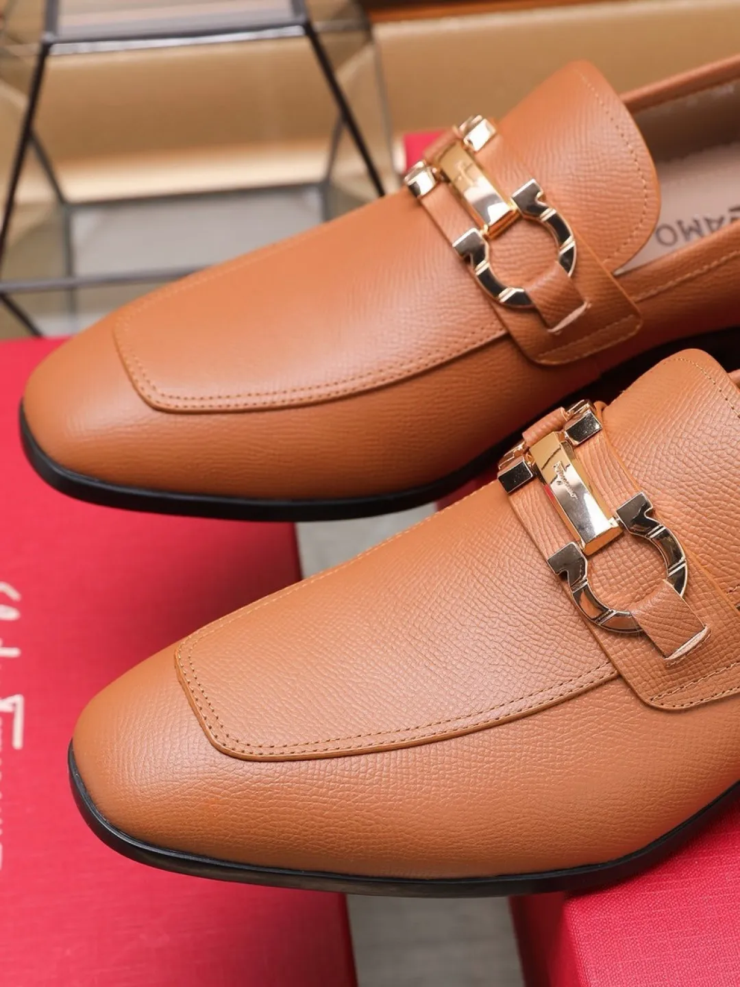 P620💰🔥《Ferragamo》👏Latest • High-end top brand luxury ~ purchasing agency, top quality ~. New fashionable business men's shoes 🔜The uppers are made of original palm-print cowhide➕cowhide·lining, with fine workmanship. The original stylish and soft combination wear-resistant and non-slip outsole is light and comfortable on the foot. The real thing looks better when photographed in person. Color: two colors available. Number of yards: 38/45 yards